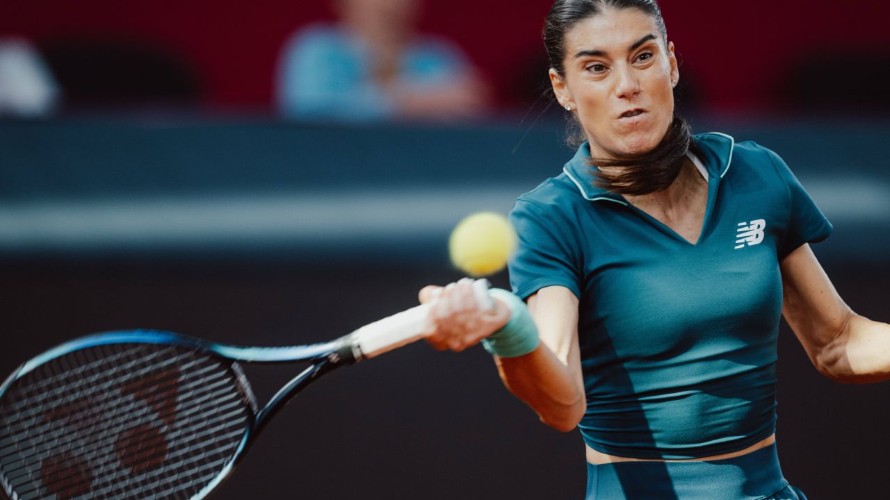 Sorana Cîrstea, la 36 de ani, strălucește în tenisul mondial, obținând performanțe comparabile cu cele ale liderilor ATP, Carlos Alcaraz și Jannik Sinner