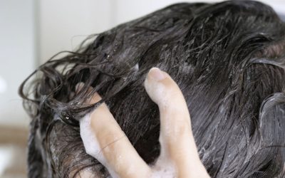 E păcat să te speli pe cap de Paște? Ce spun preoții din România