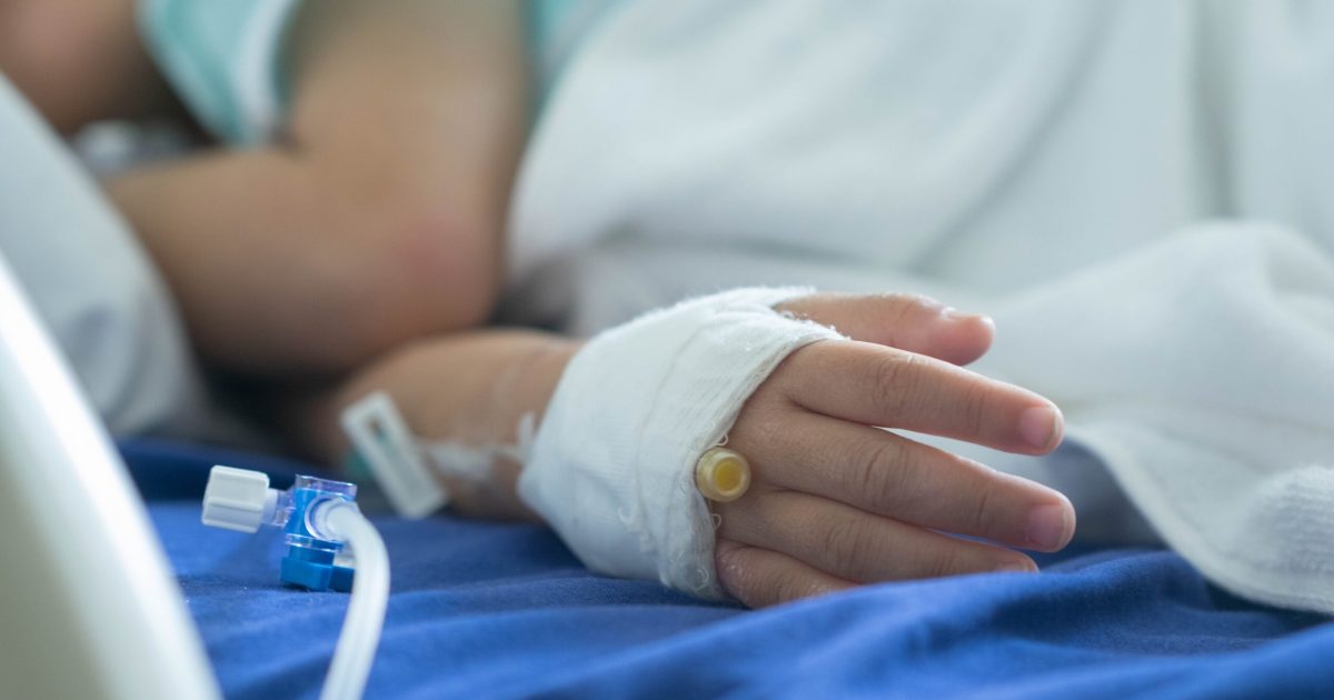 Sute de copii, infectați cu HIV din cauza seringilor refolosite