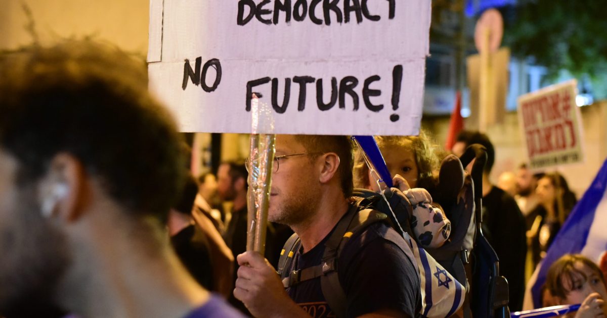 Cât de bolnavă e democrația? Un raport crunt despre Donald Trump și Europa