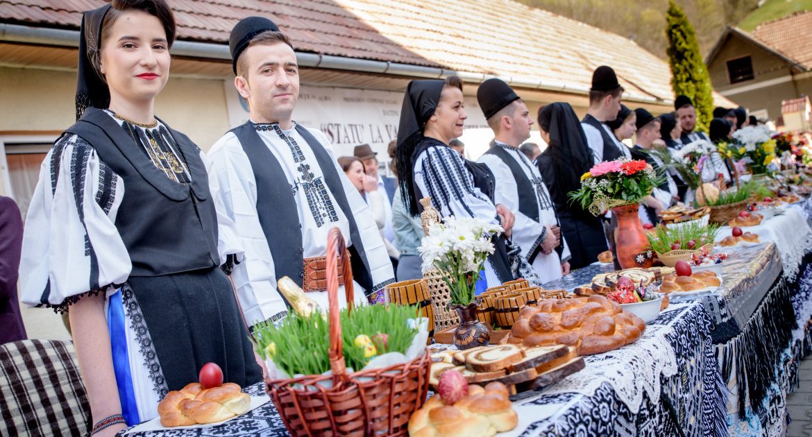 Statu la vase: Tradiția din a doua zi de Paște revine-n România