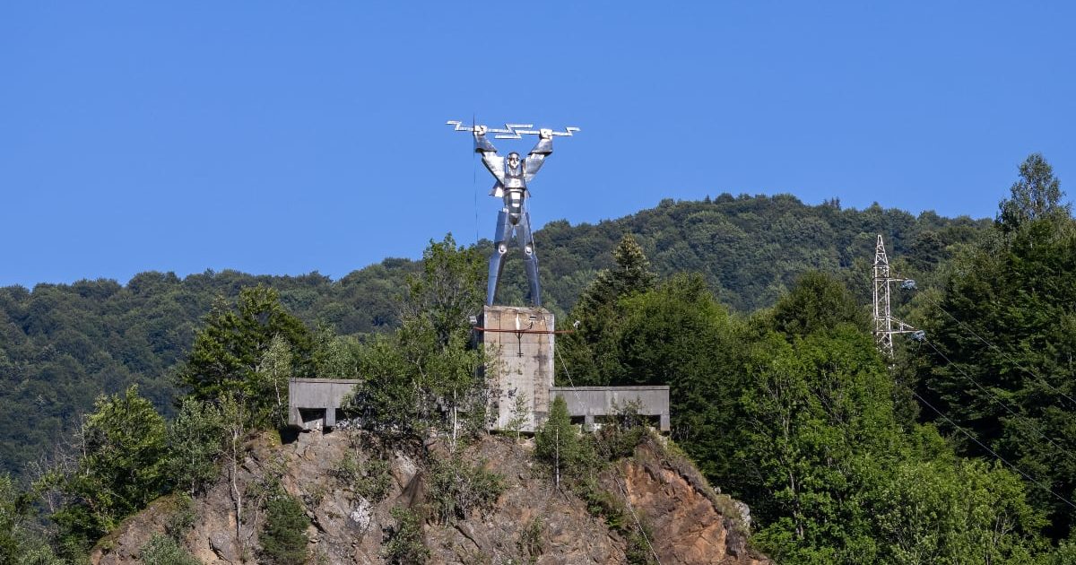 Hidroelectrica redeschide accesul la „Statuia lui Prometeu”