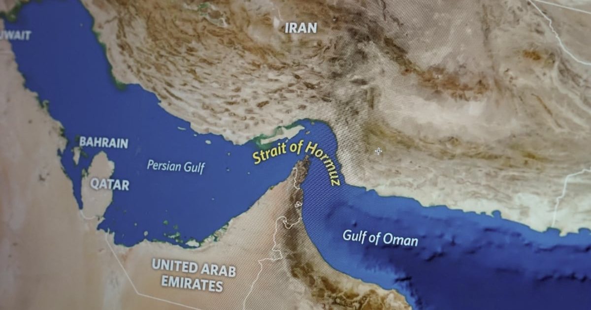 Atac în Strâmtoarea Ormuz: Trei nave țintite, blocada SUA, în continuare