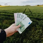 subventie-fermieri-bani-APIA-agricultura-scaled-e1723118106611.jpg - NewsFactor