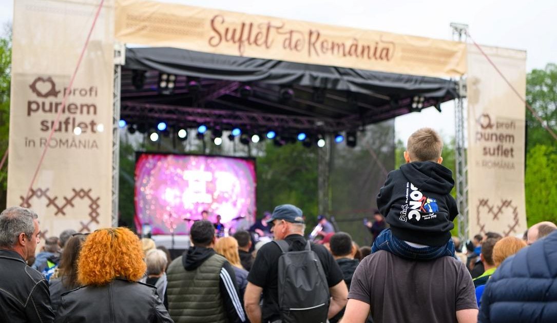 Muzică și meșteșuguri românești, prezentate la Castelul Regal Săvârșin