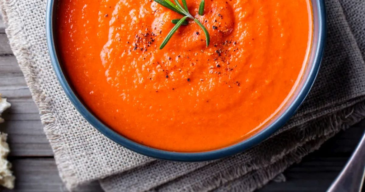 Supă cremoasă cu feta la cuptor: Rețeta simplă și rapidă