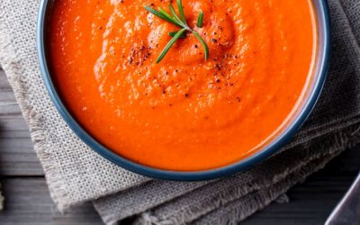 Supă cremoasă cu feta la cuptor: Rețeta simplă și rapidă