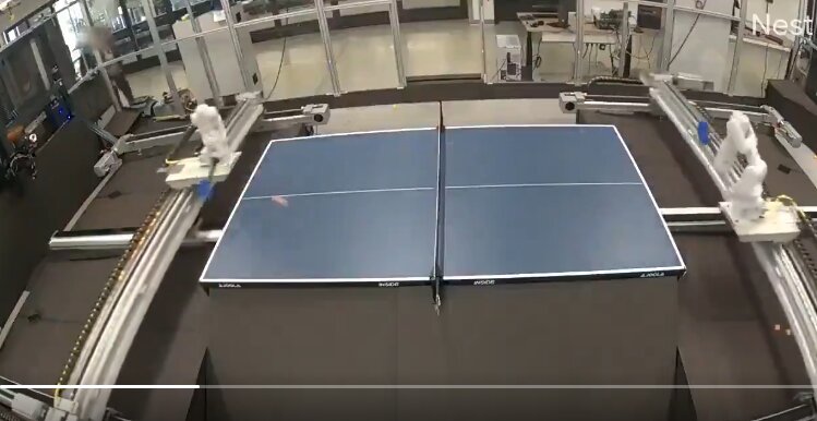 Robotul care învinge la tenis: Chiar și Maeștrii sunt uimiți