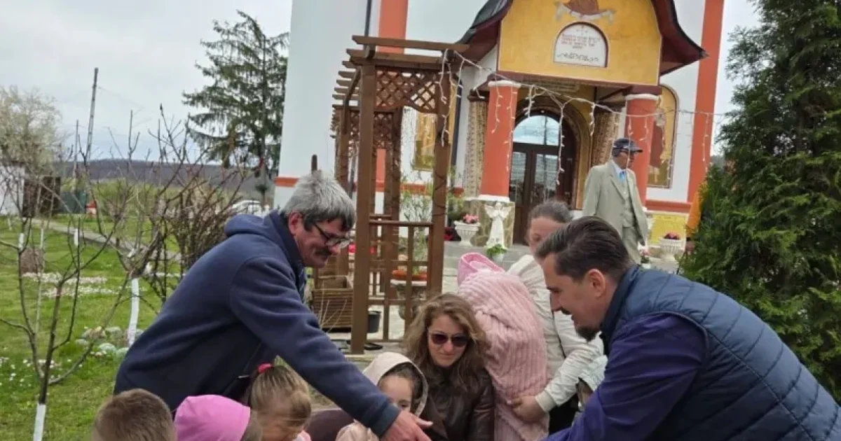 Bucurie în Joia Mare la Țicleni: Părtașie și emoție la slujba specială