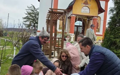 Bucurie în Joia Mare la Țicleni: Părtașie și emoție la slujba specială
