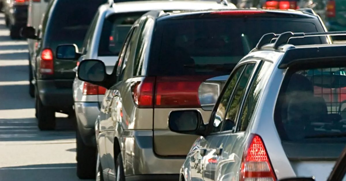 A1 și DN1 blocate: Românii pleacă la drum, aglomerație infernală