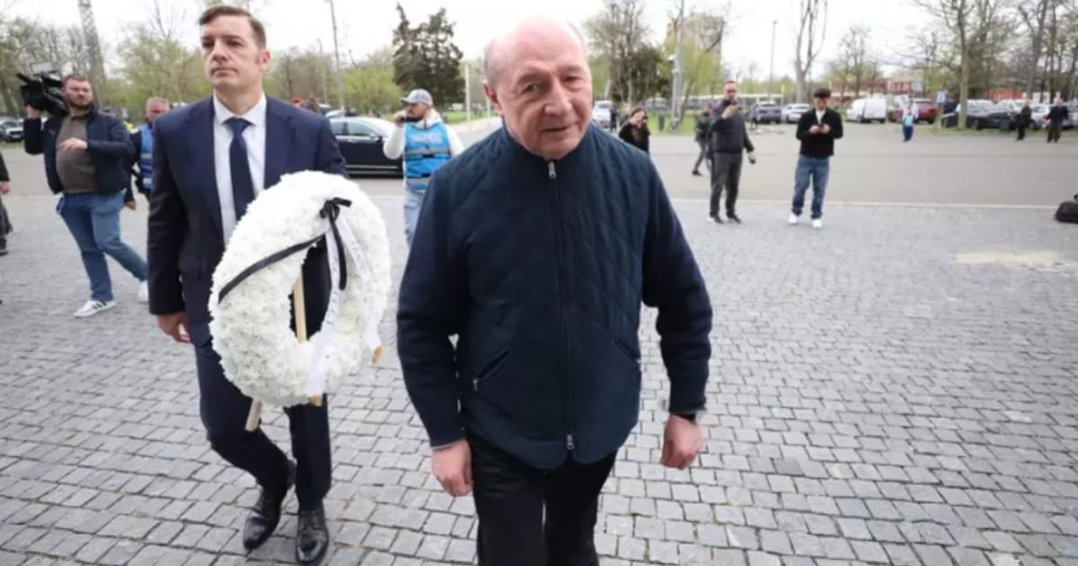 Cuvântul-șoc scris de Traian Băsescu pe coroana lui Mircea Lucescu