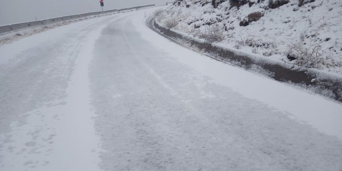 Utilaje de deszăpezire în acțiune: Prahova și Argeș, sub zăpadă