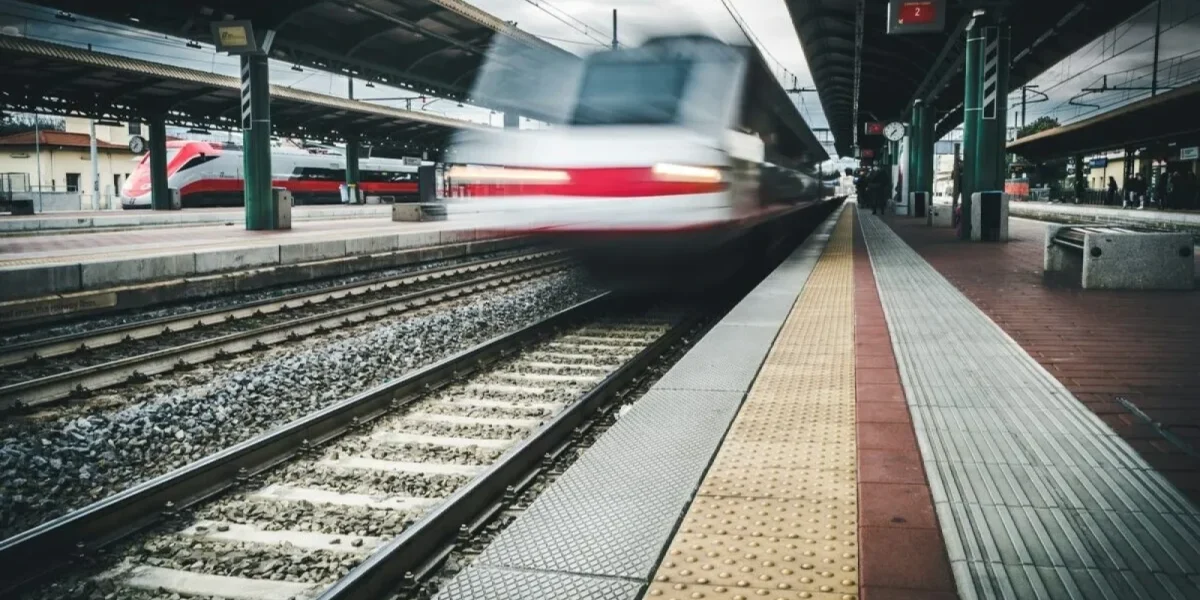 tren-de-mare-viteza_jUuA3.webp.webp - NewsFactor