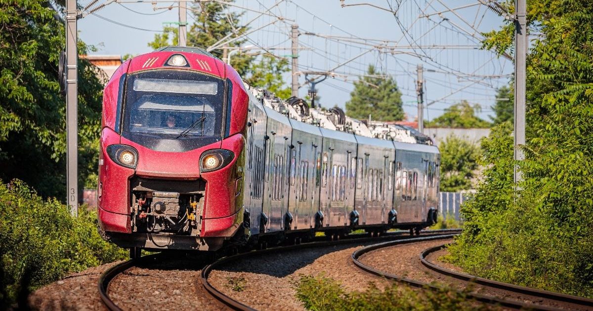 Restricții MAJORE la trenuri în București: Viteza, limitată la 30 km/h