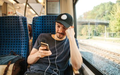 Românii, mai degrabă pe social media, decât la educație online!