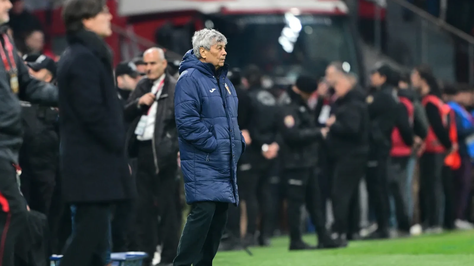 Echipa Națională a României transmite un mesaj de susținere pentru Mircea Lucescu, fostul selecționer, internat la Terapie Intensivă