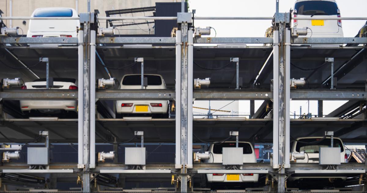 Japonezul care și-a uitat mașina 7 ani în parcare: Cât are de plătit?