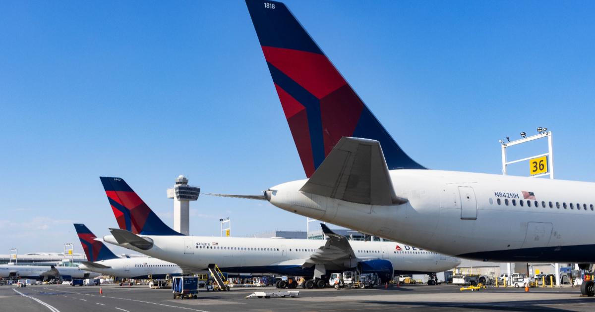 Bebeluș născut în avion: Jamaica-SUA, dilema cetățeniei pentru micuț