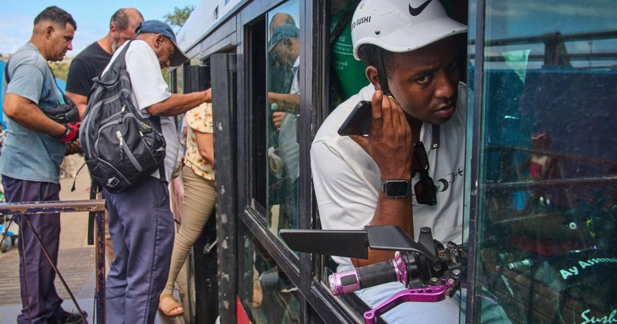 Ciclobusul din Havana, soluția anti-criză de combustibil din Cuba