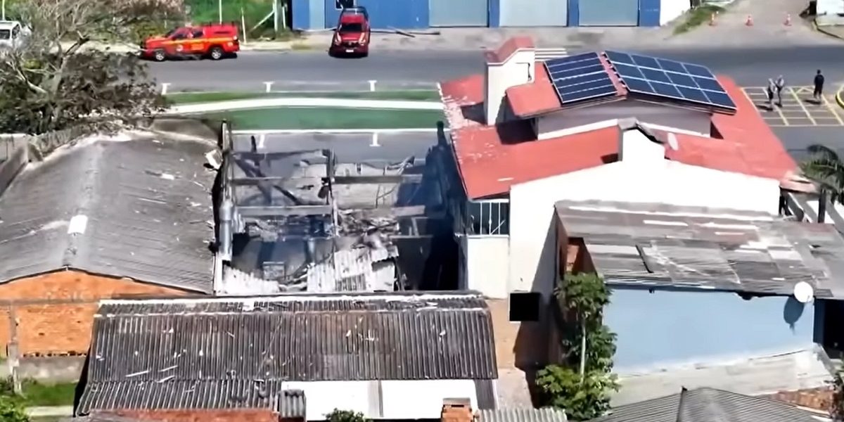 un-avion-a-cazut-pe-un-restaurant-in-Brazilia.jpg - NewsFactor