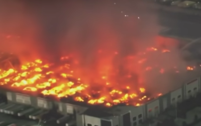 Bărbat a incendiat un depozit uriaș de hârtie igienică: Motiv INCREDIBIL!