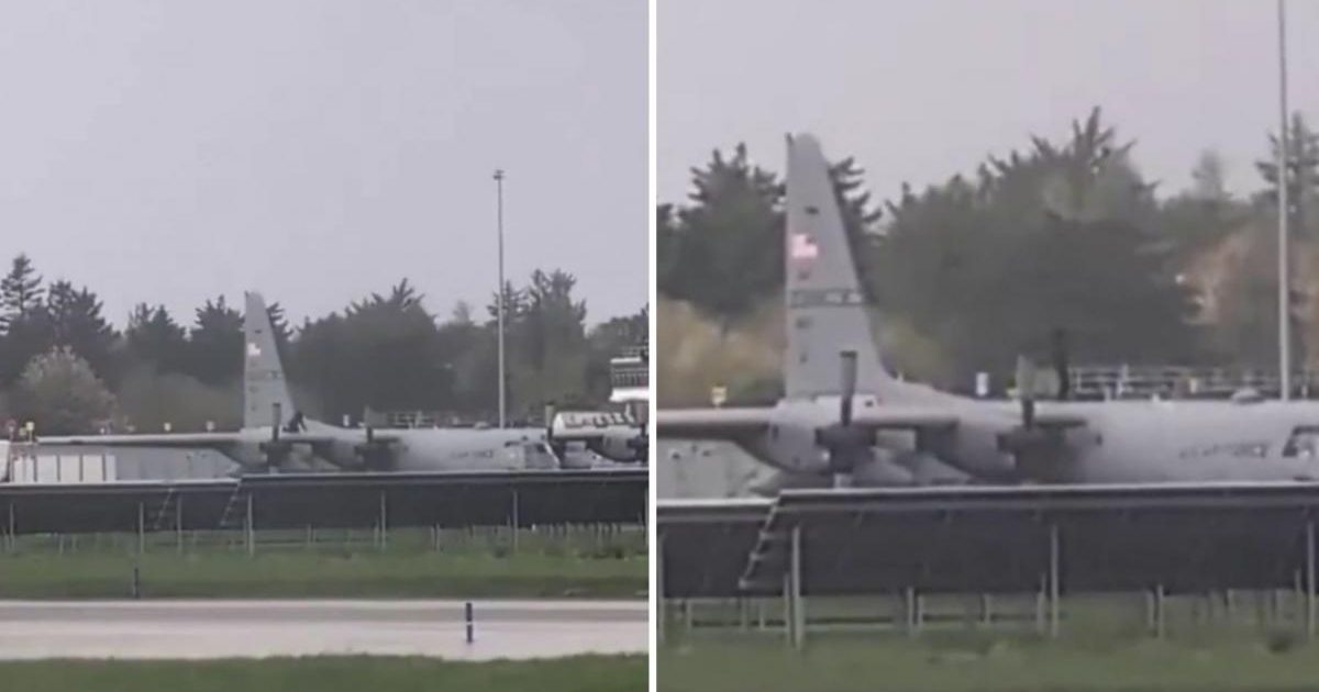 Bărbat, arestat după ce a atacat cu pumnii o aeronavă militară americană