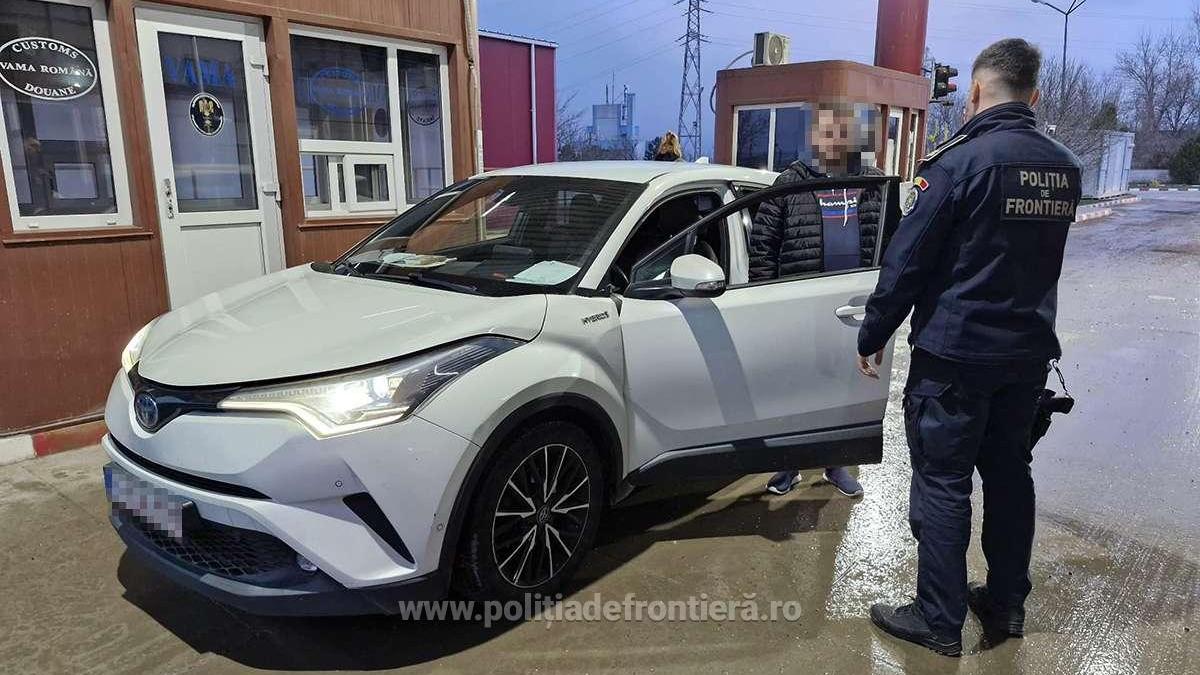 Un șofer bulgar a încercat să intre în România cu o mașină furată din Italia, mascată cu acte false
