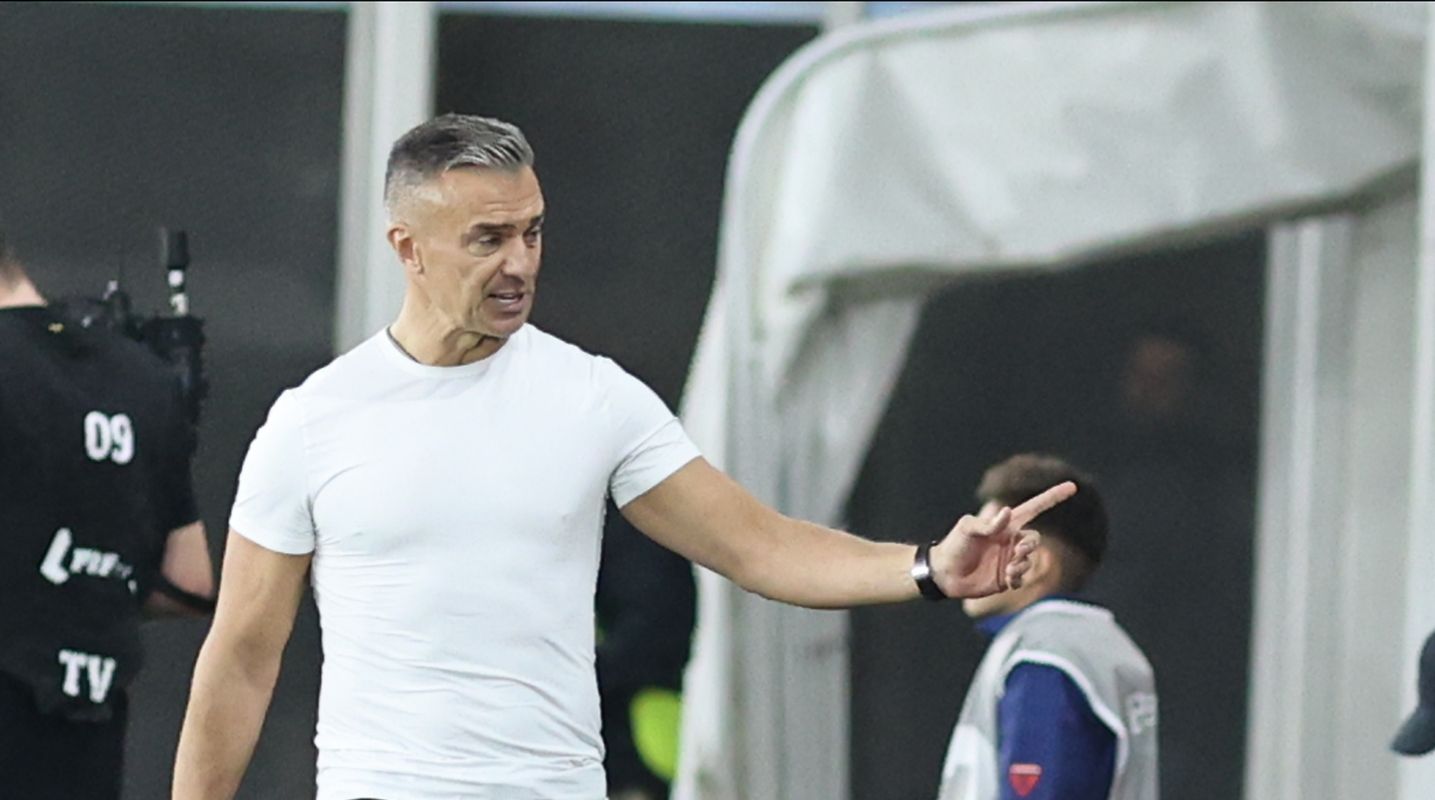Daniel Pancu, rugăciune în Bănie înainte de meciul Craiova – CFR Cluj Antrenorul lui CFR Cluj, Daniel Pancu, a început ziua meciului cu Universitatea Craiova printr-o vizită la Biserica Sf