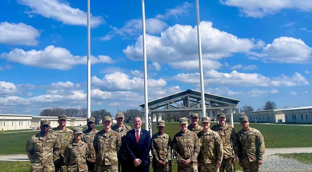 us_ambassador_darryl_niremberg_visits_troops_-_photo_u.s._embassy_bucharest_on_fb.jpg - NewsFactor