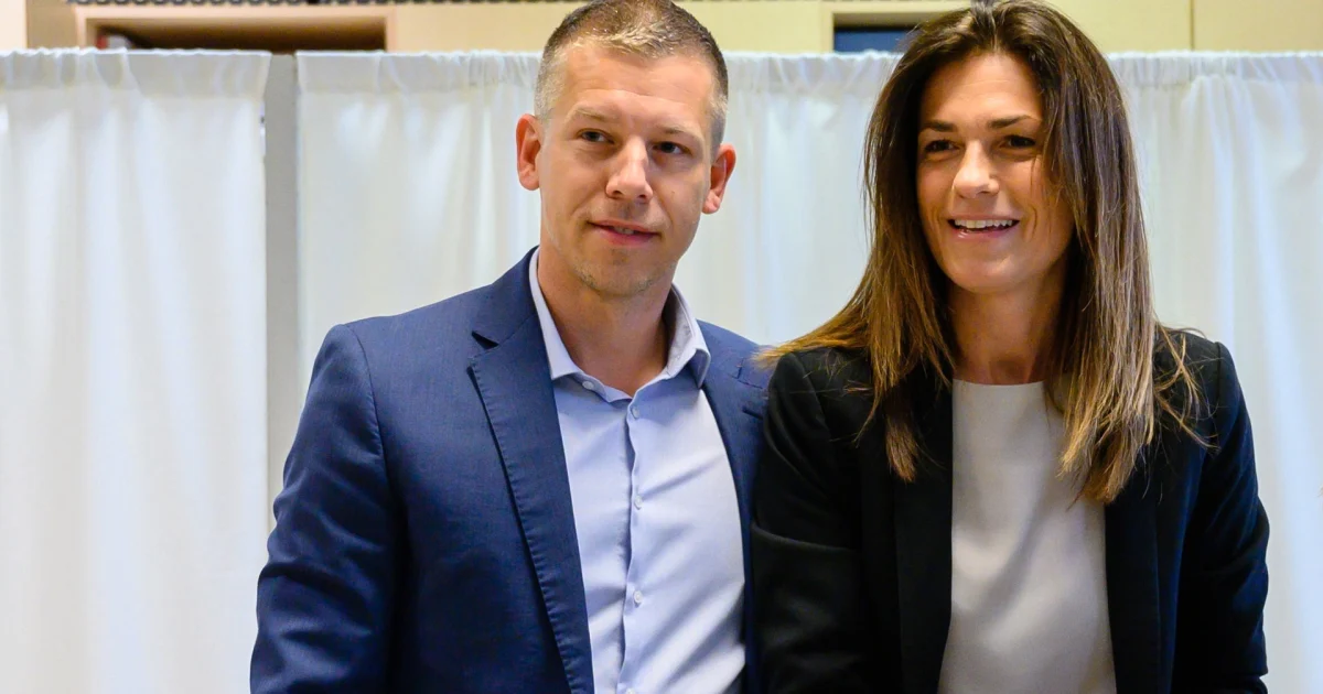 Cuțit în casă: O femeie și mama sa, înspăimântate pentru copii