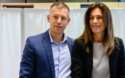 Cuțit în casă: O femeie și mama sa, înspăimântate pentru copii