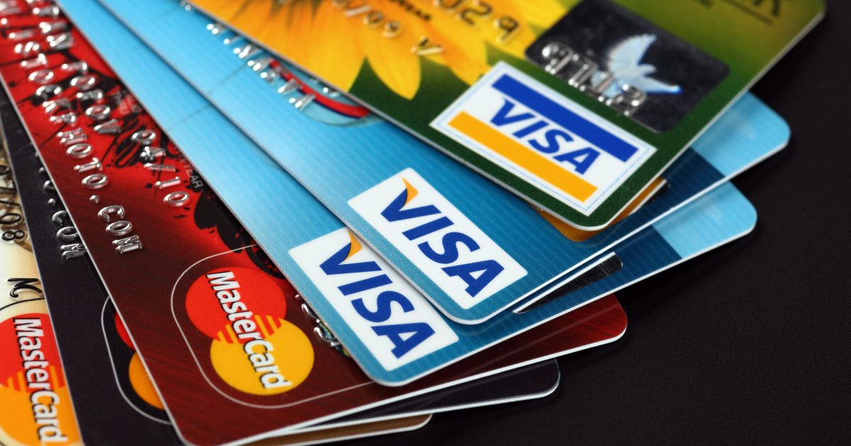 Carduri bancare, schimbări cruciale: Atenție la noul IBAN, ca să nu blochezi plățile