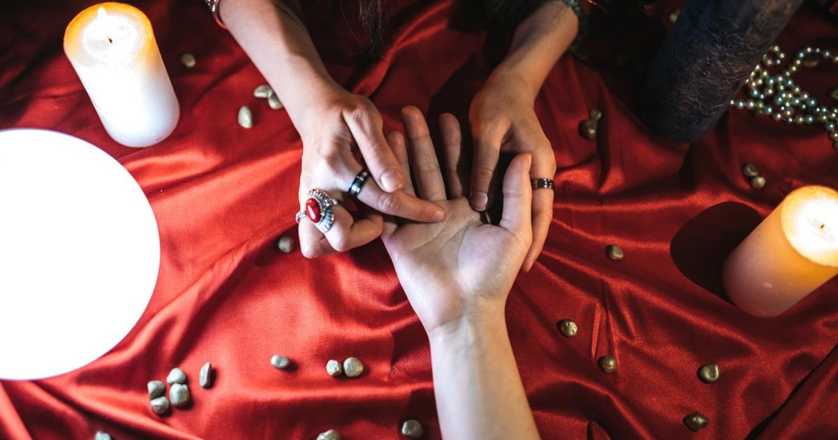 Vrăjitoarele și chiromanții, liberi la reclamă în Rusia. Decizia Dumei