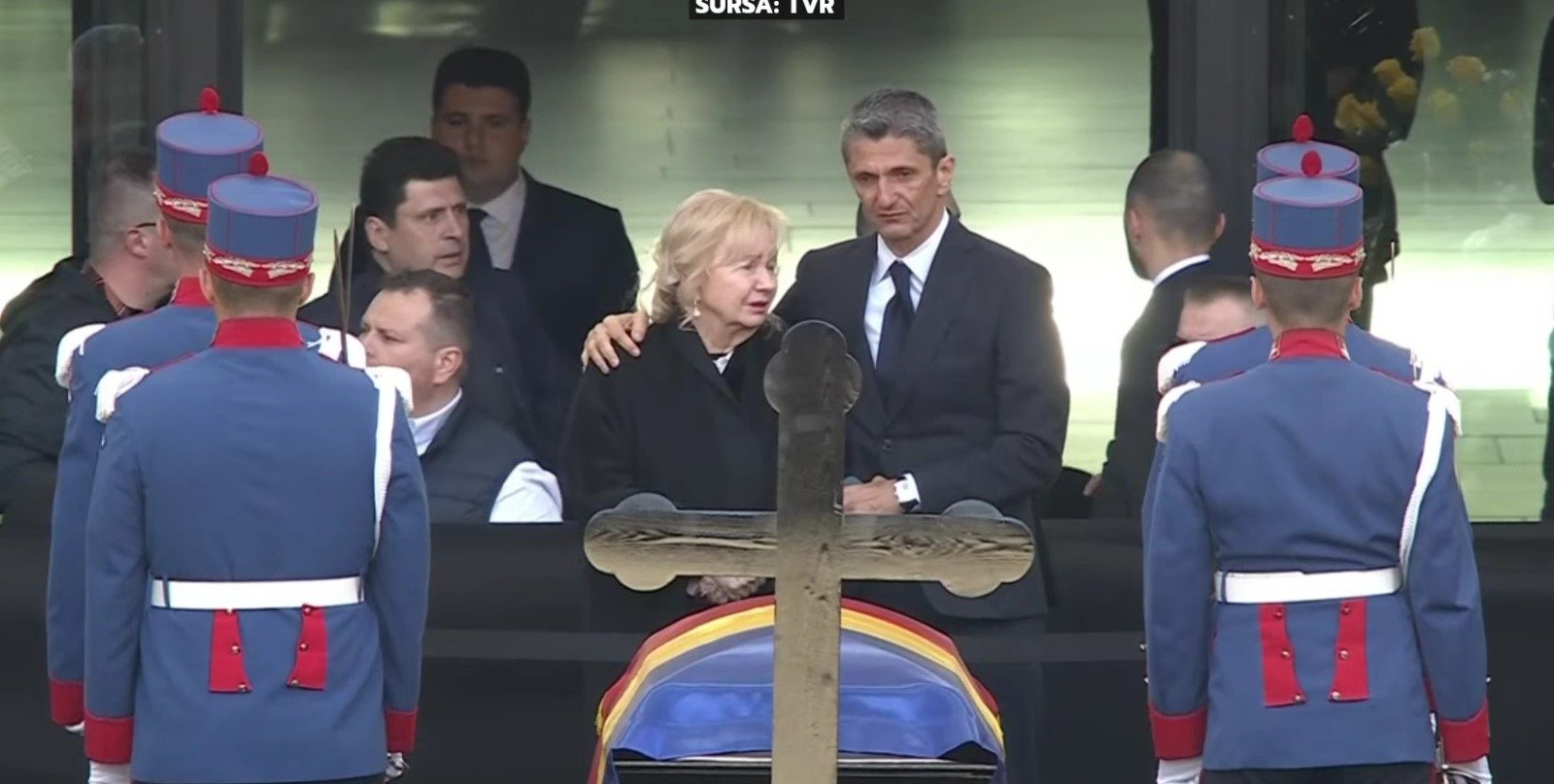 Durere pe Arena Națională: Neli și Răzvan Lucescu, adio emoționant pentru Mircea „Il Luce”