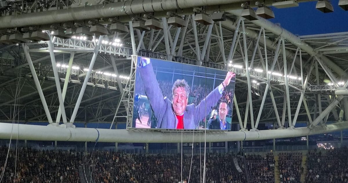 Piele de găină la Galatasaray: Mircea Lucescu a emoționat fanii, lacrimi pe teren
