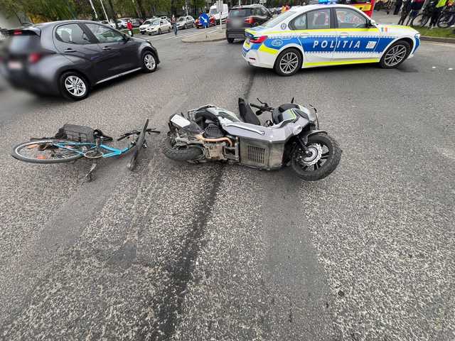 Timișoara: Biciclist, accidentat grav după ce a traversat pe roșu