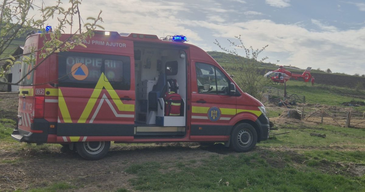 Bărbat grav rănit de utilaj: Elicopter SMURD, intervenție rapidă