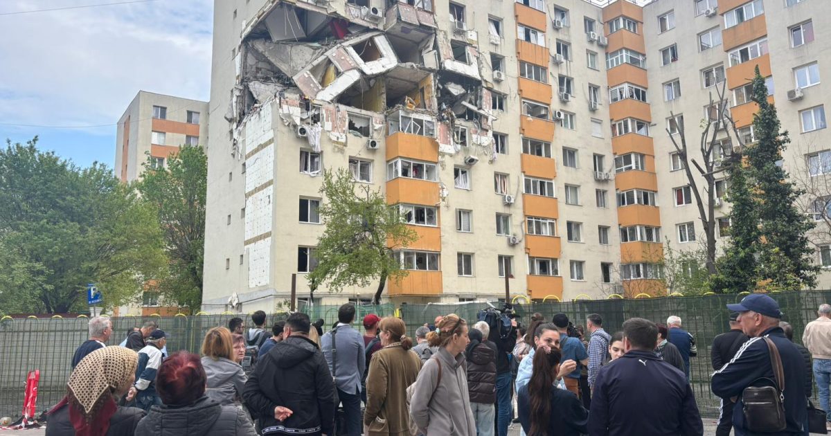 Cu hainele-n stradă: Drama unui om, dincolo de sărăcie