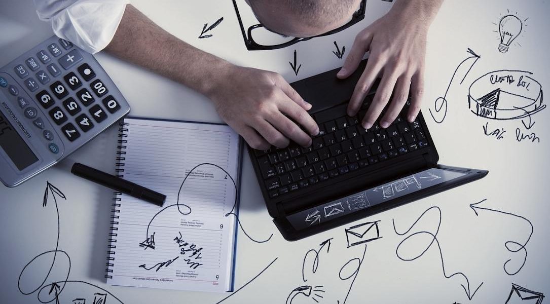 work_employee_multitasking_-_photo_alphaspirit_dreamstime.com_.jpg - NewsFactor