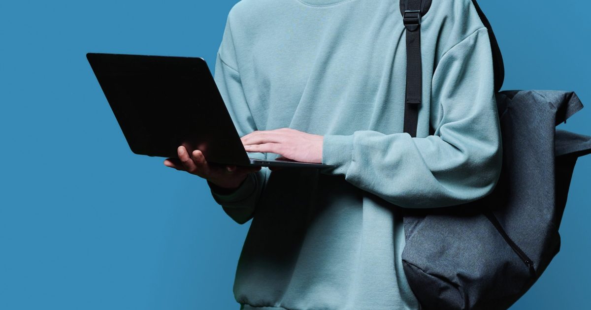 Studenții de la UNIMUS București, revoltați: Refuză cursul de compoziție cu AI