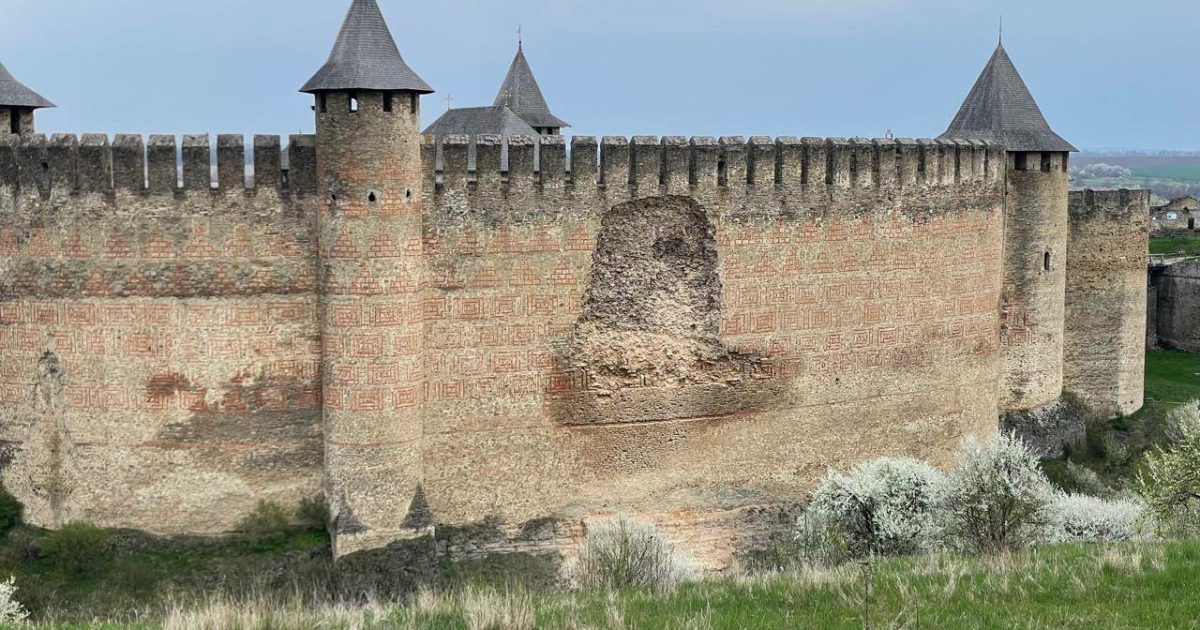 Cetatea Hotin, simbol Ștefan cel Mare, se prăbușește: Turiștii, restricționați