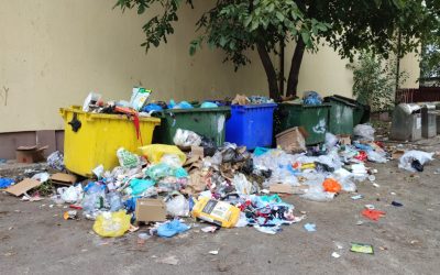 Bacău: 65 de localități, fără salubrizare. Stare de alertă, pericol de dezastru