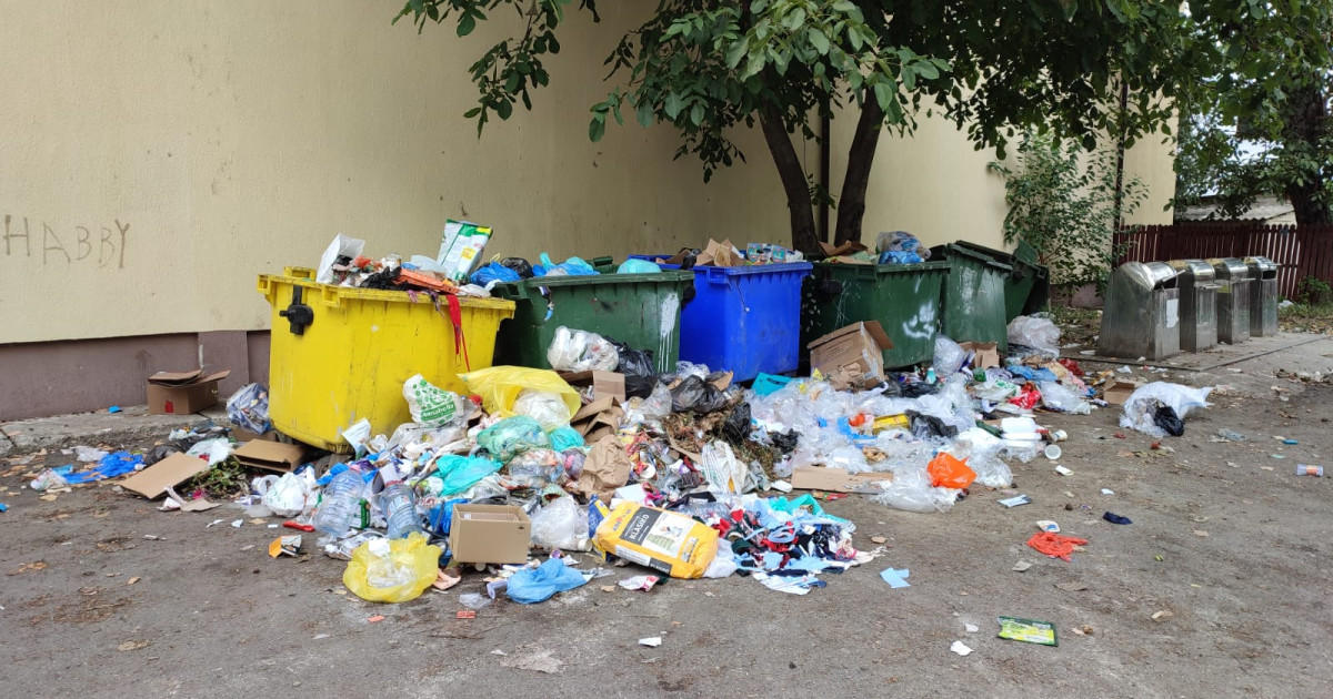65 de localităţi din județul Bacău au rămas fără servicii de salubrizare. A fost declarată stare de alertă