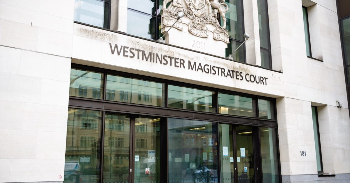 Grec acuzat de atentat la un jurnalist iranian în UK: Doi români, judecați la Londra