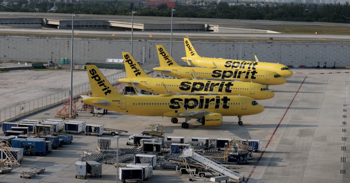 Haos pe aeroporturile din SUA după închiderea gigantului american low-cost. Planul companiilor rivale pentru pasageri