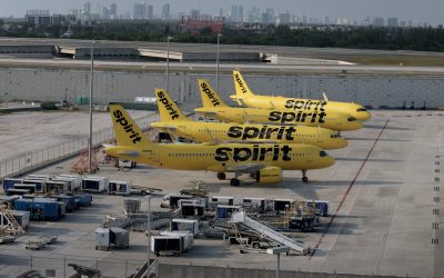 Haos pe aeroporturile SUA: Rivalii profită de prăbușirea low-cost-ului