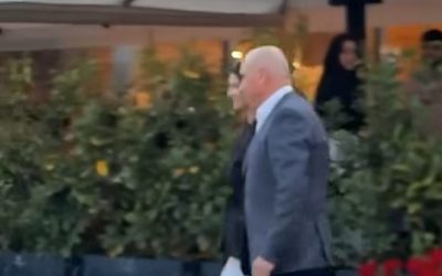 Bolojan, aplaudat în Cetatea Oradea: Premierul, ovaționat la ieșirea din restaurant