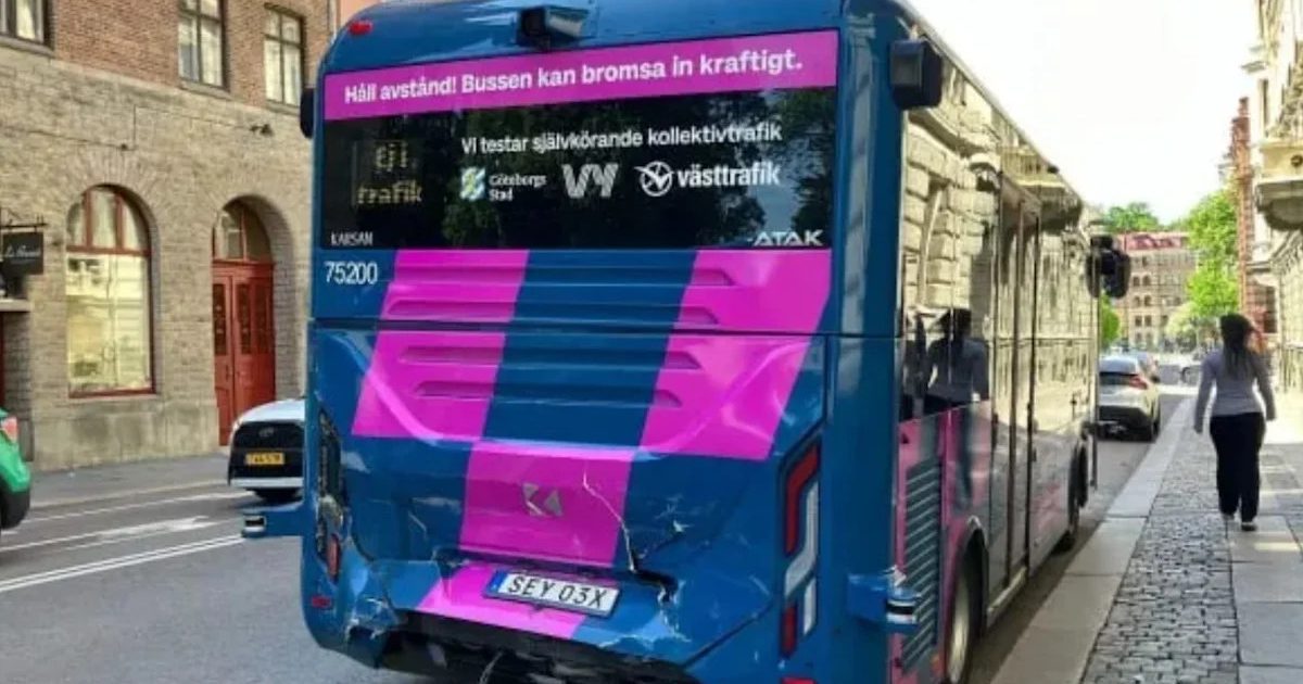 Autobuzul Autonom Suedez, Unică Călătorie & Accident cu Tramvaiul