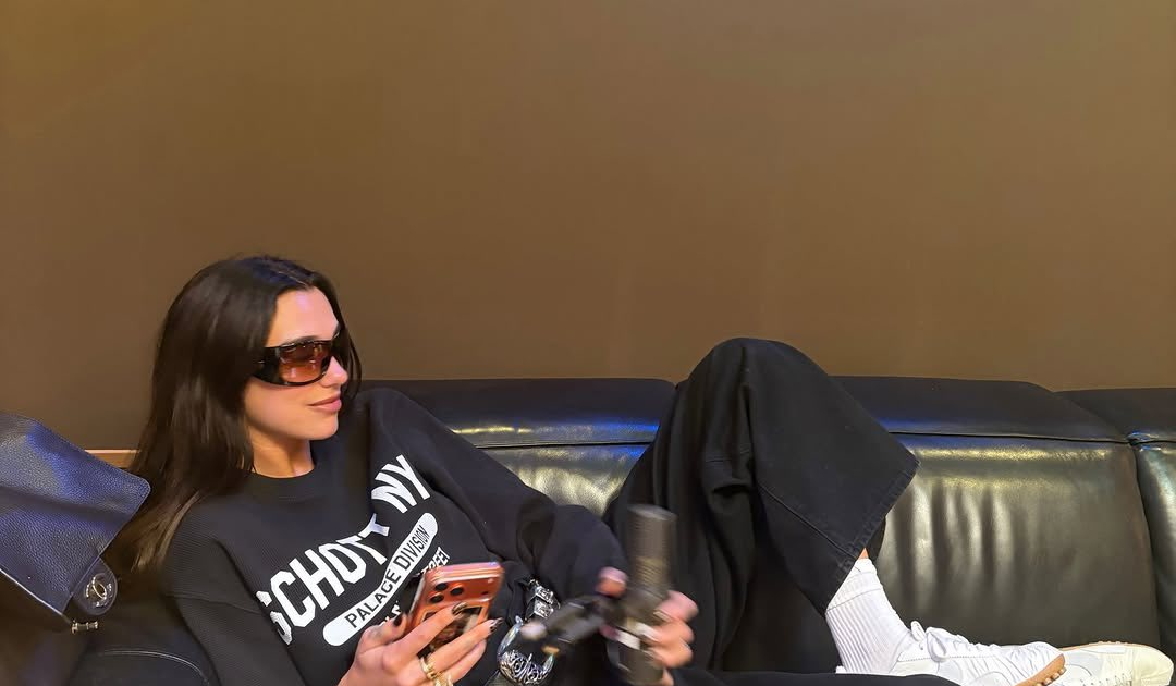 Dua Lipa, în război cu Samsung: Ce acuză celebra cântăreață
